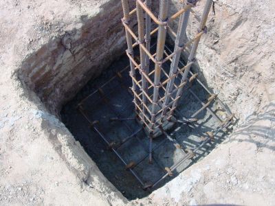 normal_DSC02038_-_Footer_and_Column_Rebar_Cages_-_112207.JPG